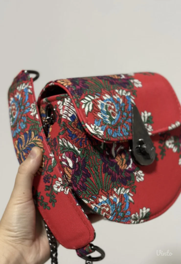 Prelepa cvetna torbica