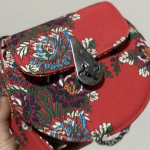 Prelepa cvetna torbica