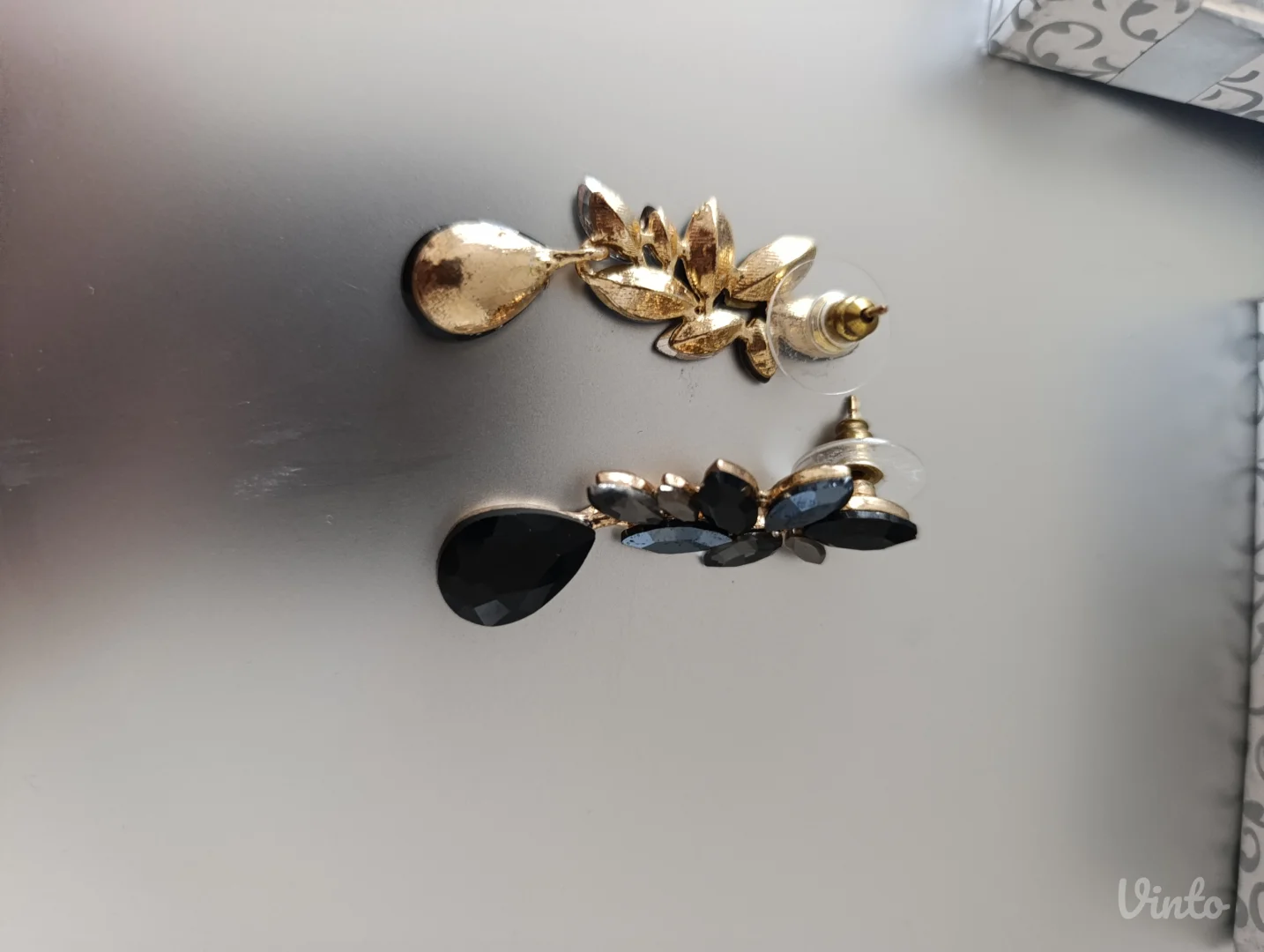 Elegantne crne minđuše