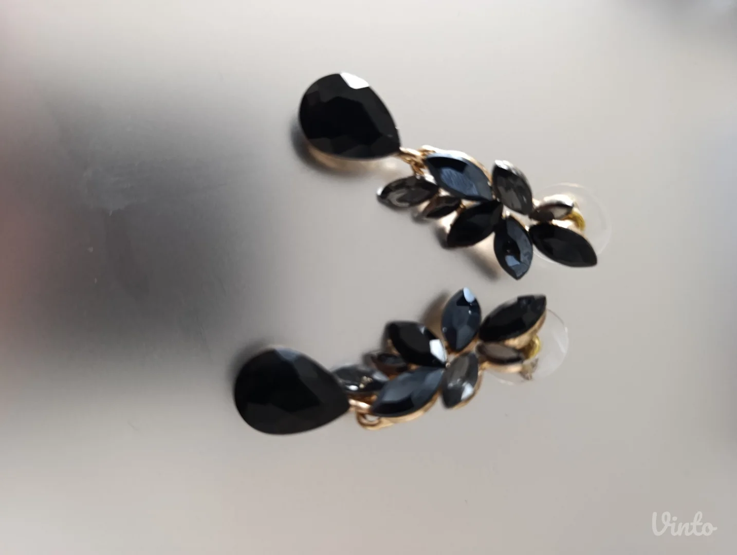 Elegantne crne minđuše