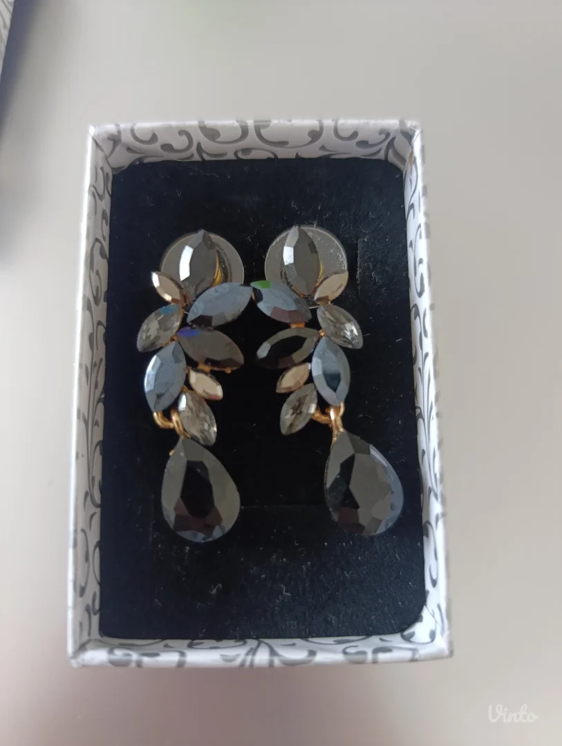 Elegantne crne minđuše