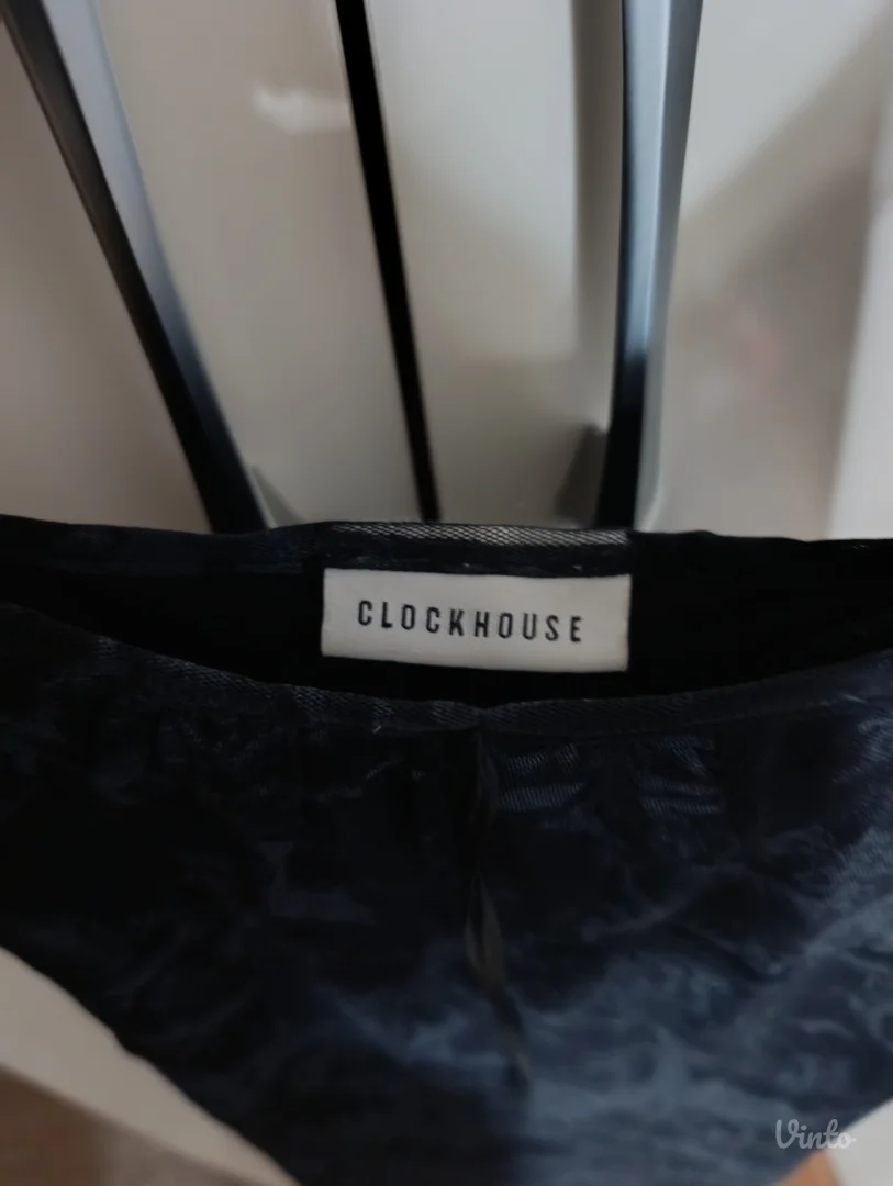 Crna haljina na ruže