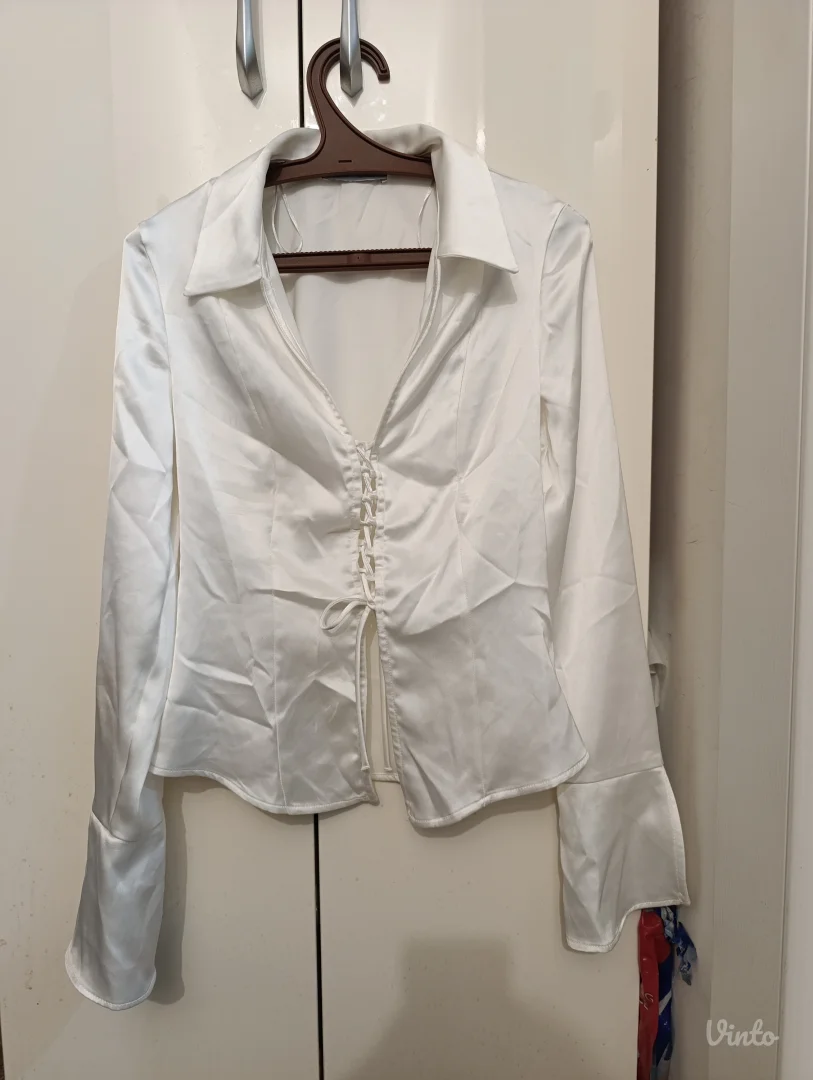 Potpuno nova Bershka košulja