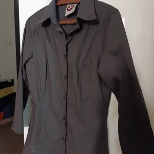 Braon ženska strukirana košulja