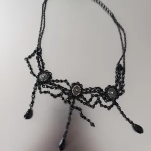 Goth ogrlica sa kristalima i cirkonima