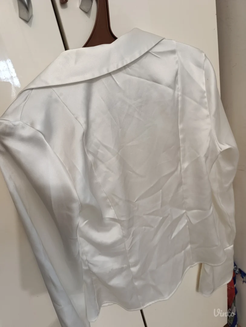 Potpuno nova Bershka košulja