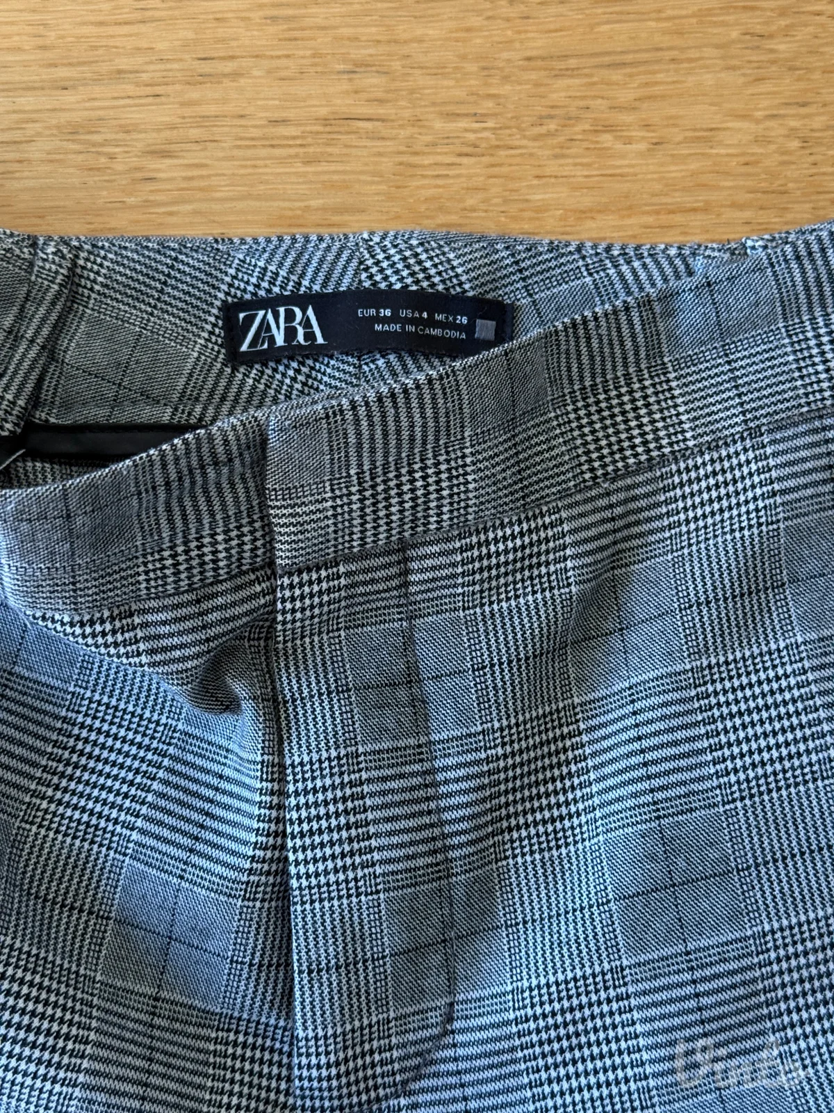 Zara karirane pantalone