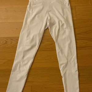 Bele sportske helanke