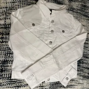 Bela ženska teksas jakna