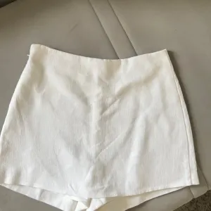 zara beli skort S