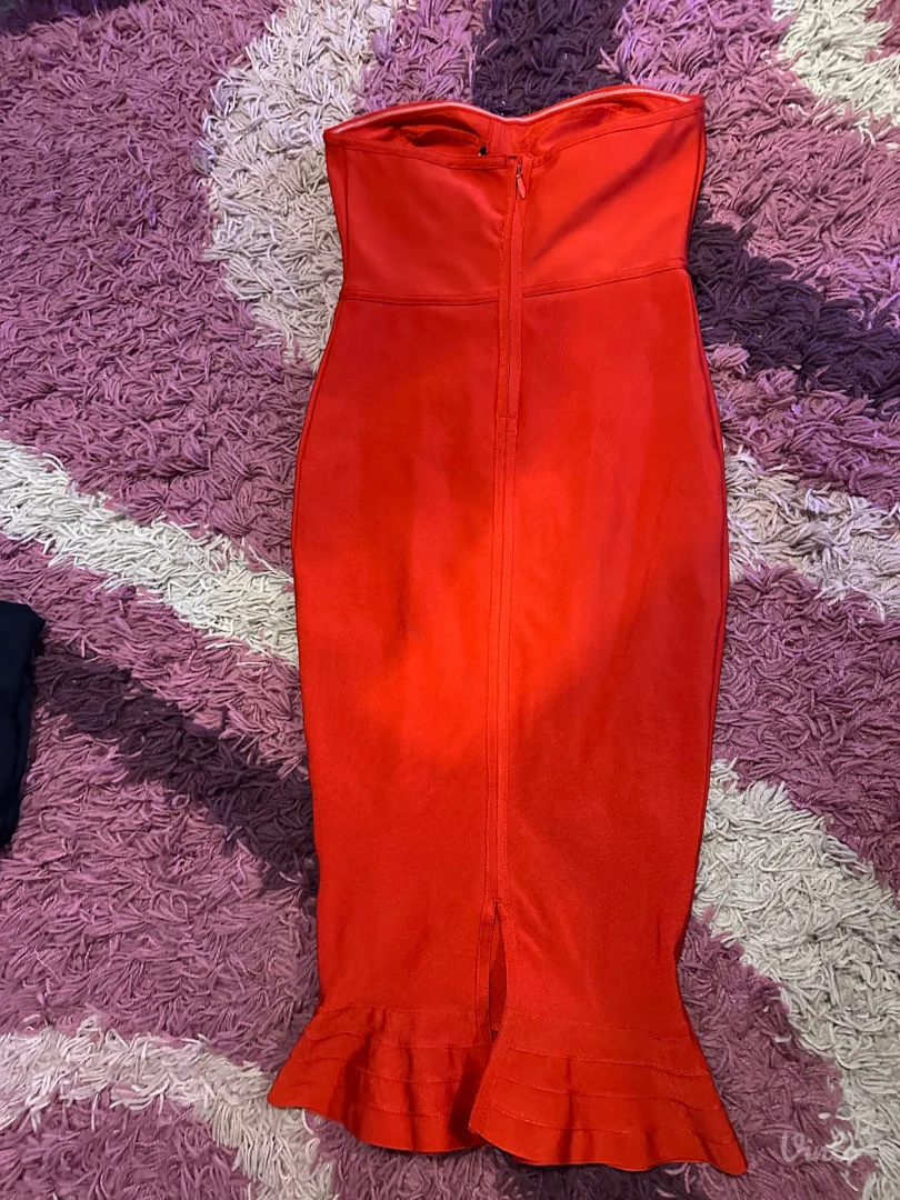 Prettylittlething crvena haljina