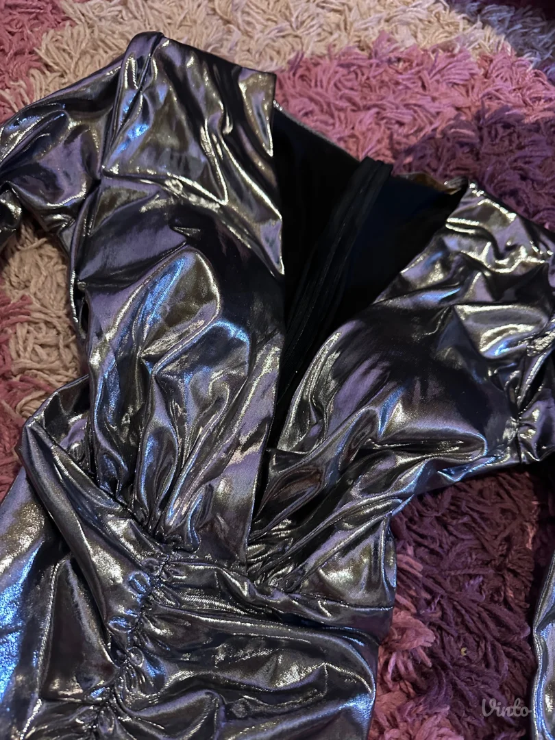 Metalik srebrna haljina