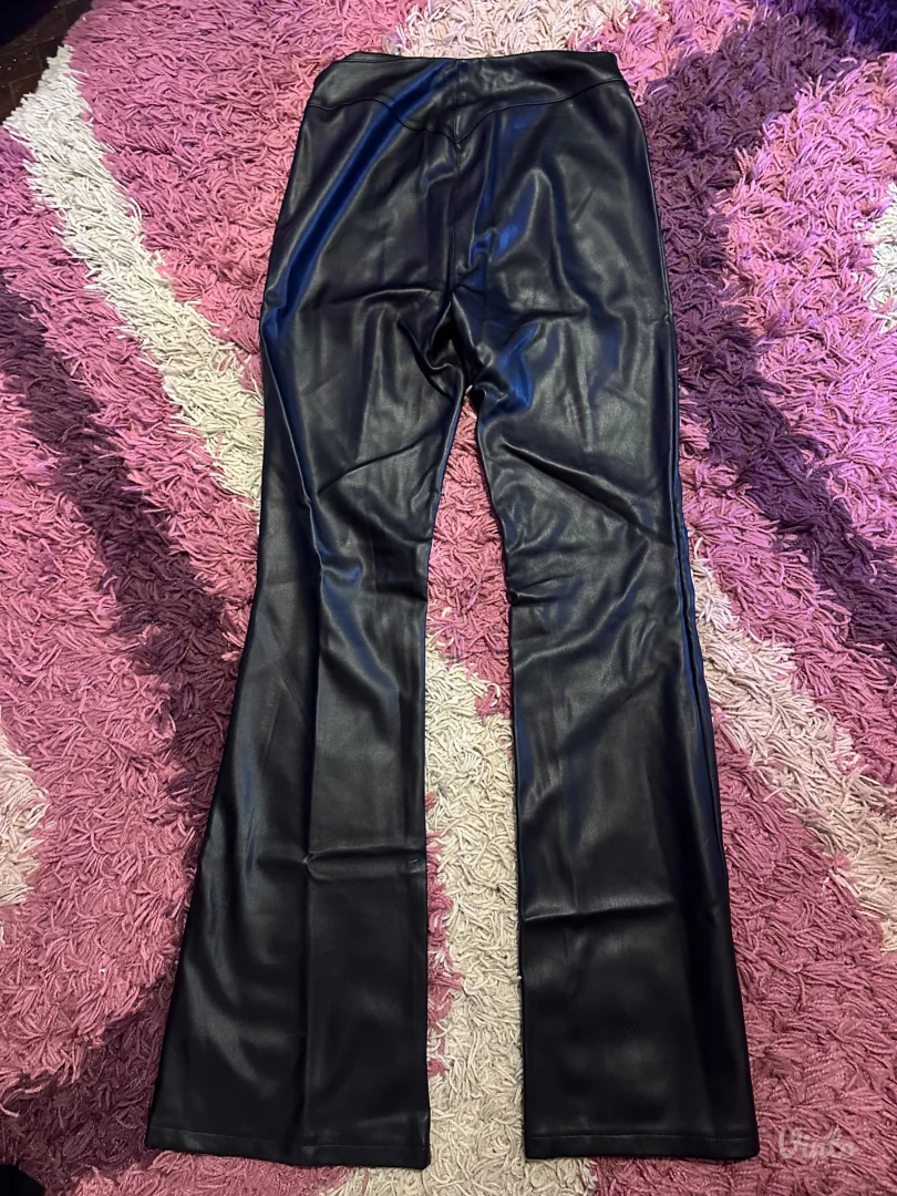 FB sister kozne pantalone