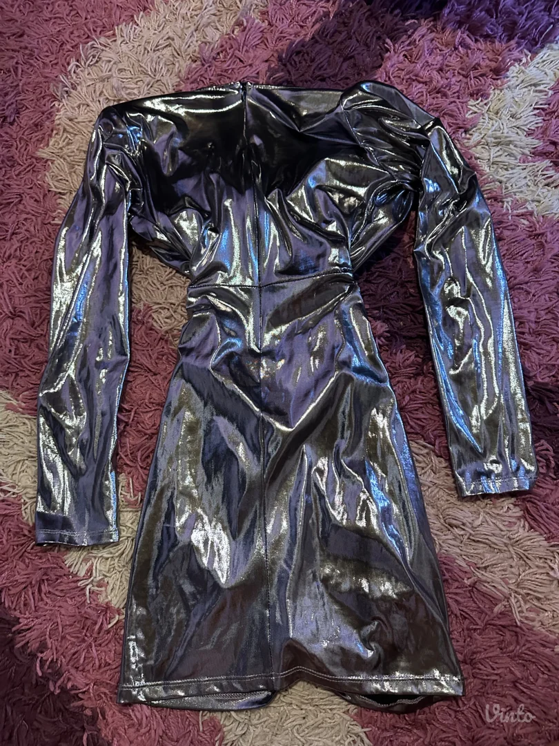 Metalik srebrna haljina