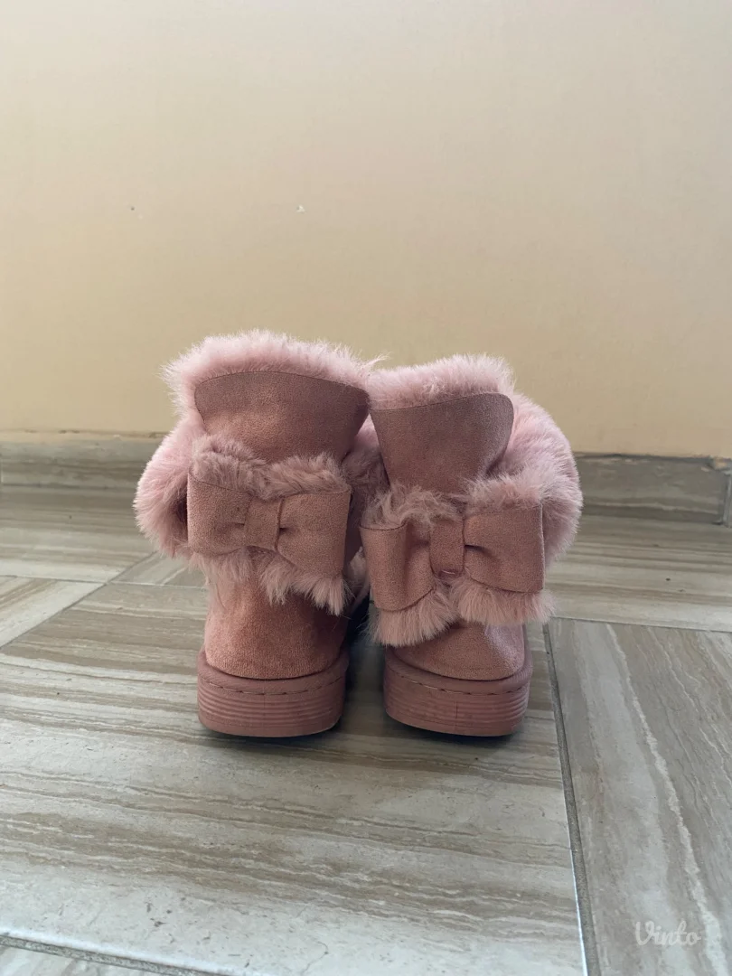 Nove roze čizmice za zimu