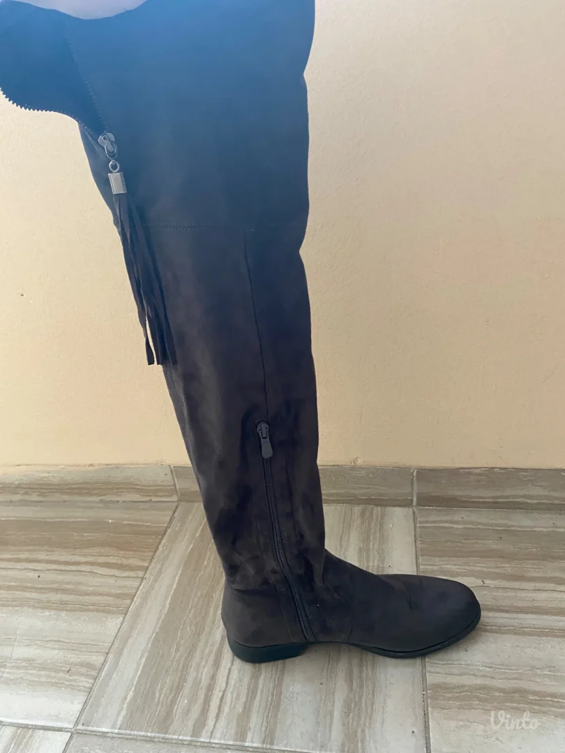 Sive dugačke čizme