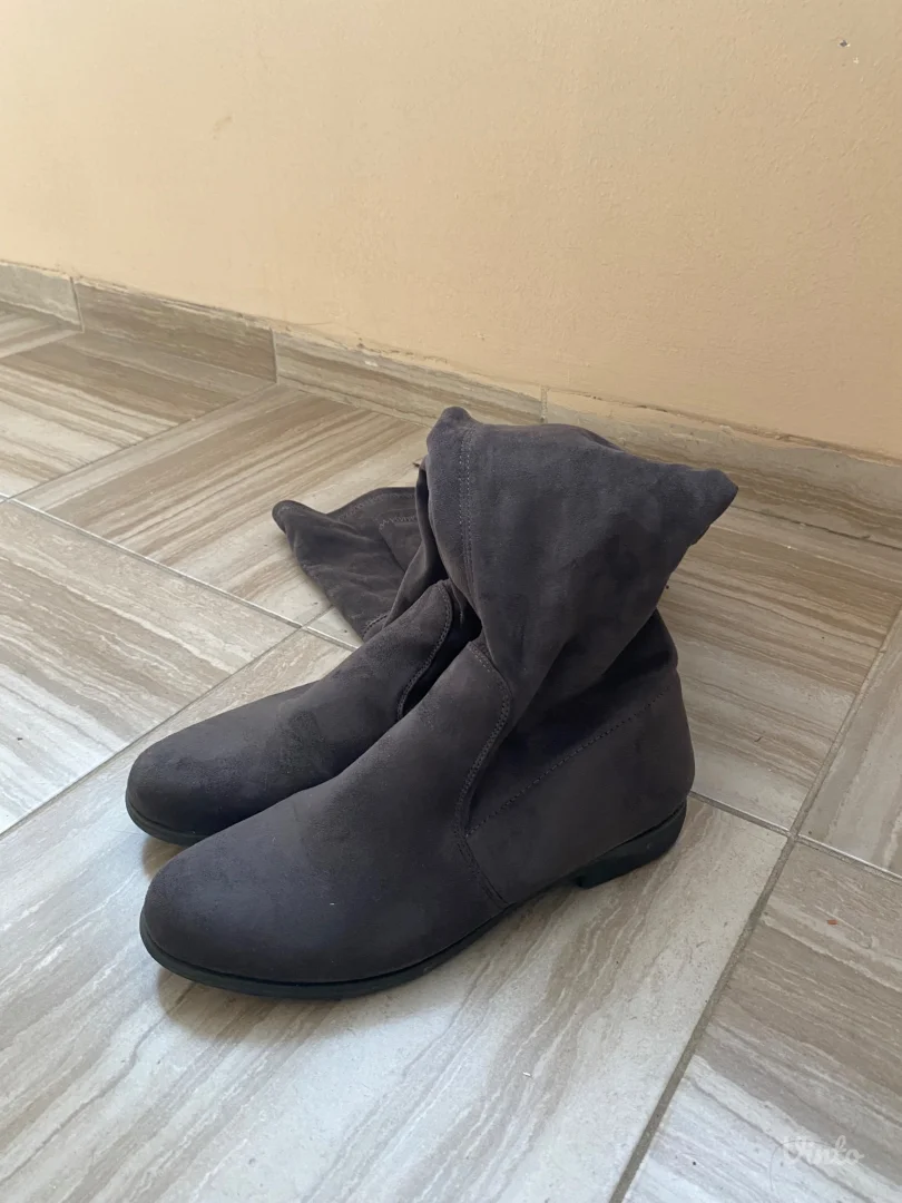 Sive dugačke čizme