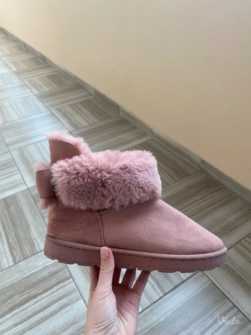 Nove roze čizmice za zimu