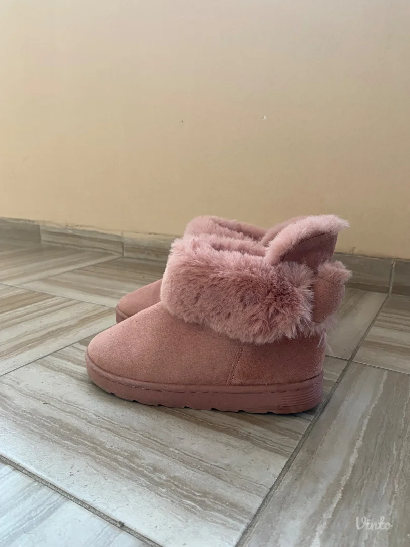 Nove roze čizmice za zimu