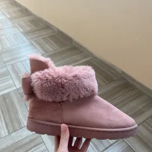 Nove roze čizmice za zimu