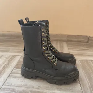 Maslinasto zelene čizme