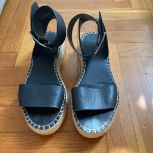 Zara kožne sandale br 38