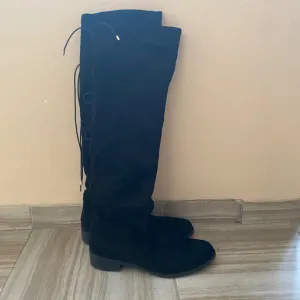 Crne dugačke čizme