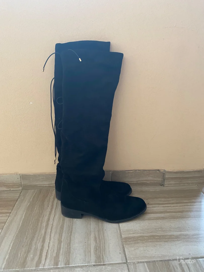 Crne dugačke čizme