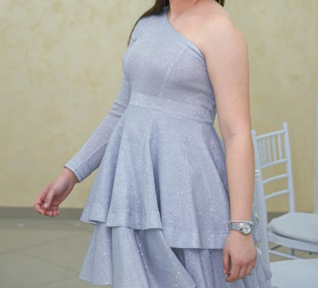 Srebrna svečana haljina