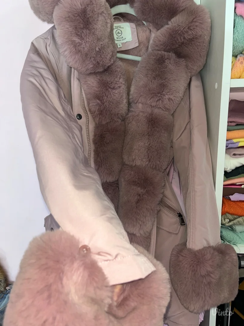 Roze parka jakna sa krznom