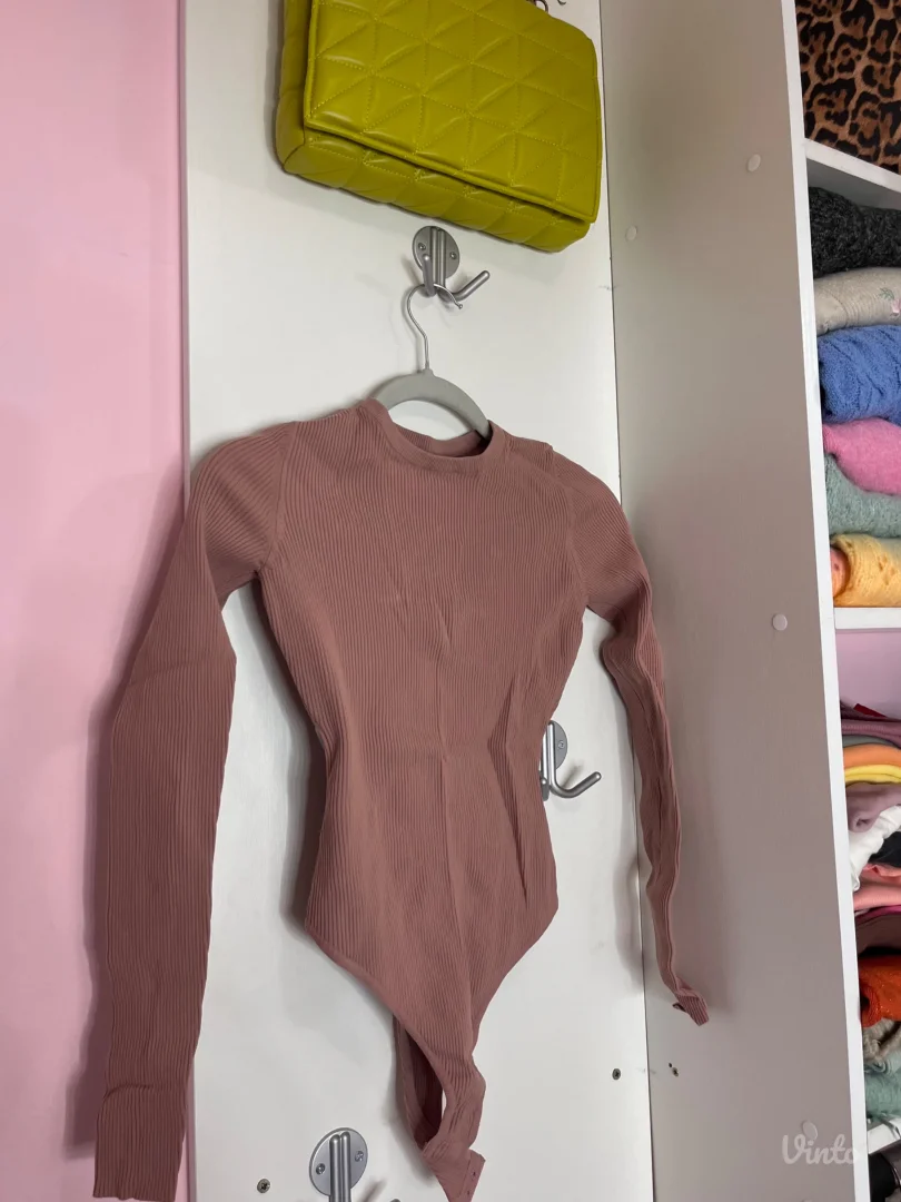 Bershka bodi sa golim ledjima nov sa etiketom