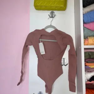 Bershka bodi sa golim ledjima nov sa etiketom