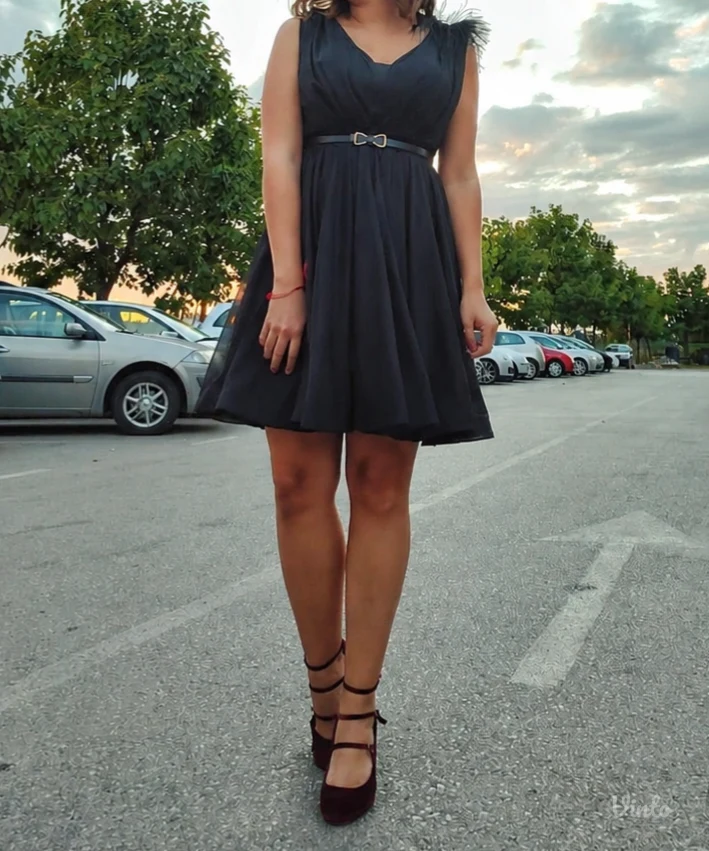 Elegantna crna haljina