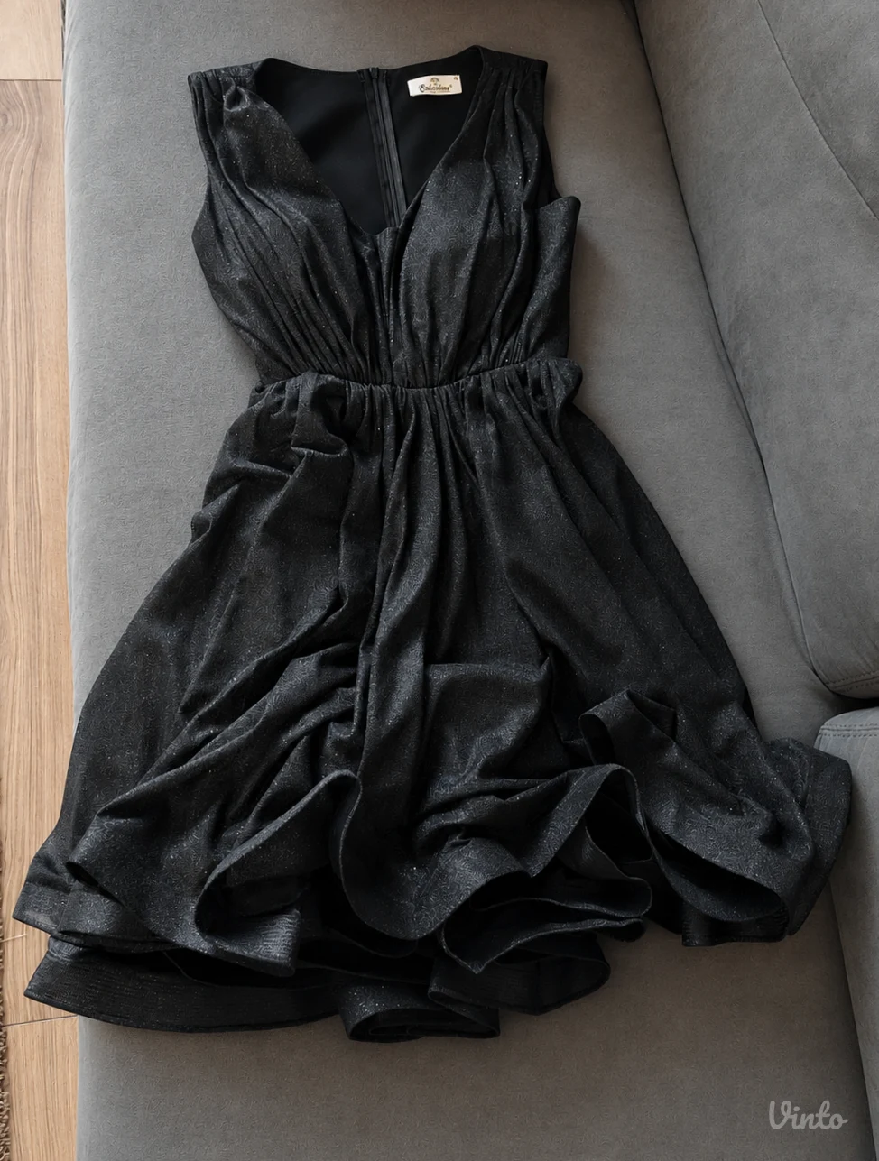 Elegantna crna haljina