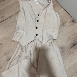 Komplet - prsluk i pantalone