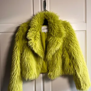 FashionNova zelena bundica