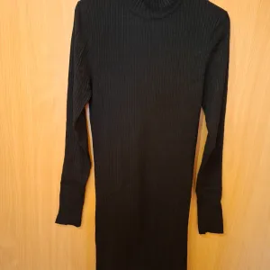 New yorker crna uska haljina