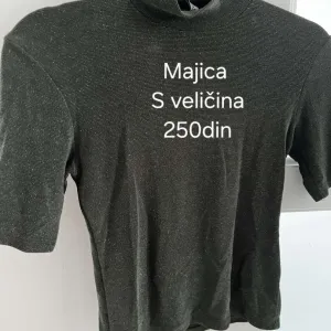 Šljokičasta majica