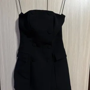 H&M - crna kratka haljina
