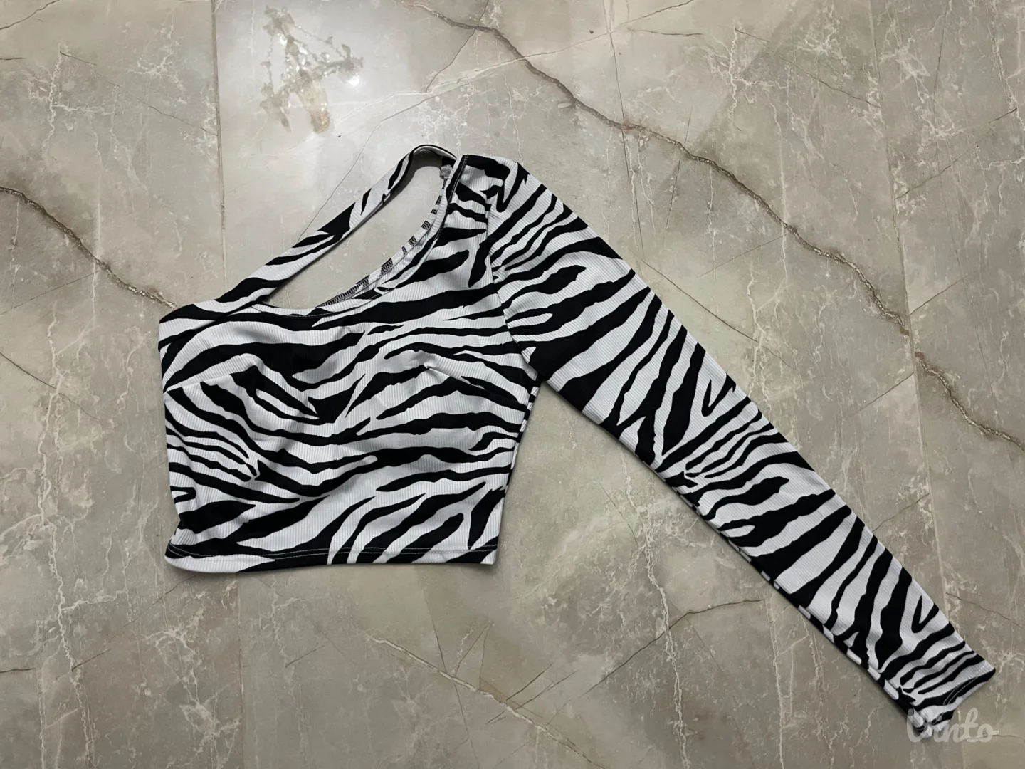 Asimetrični top sa zebra printom