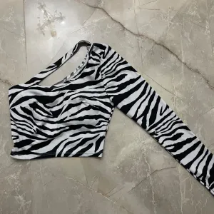 Asimetrični top sa zebra printom