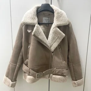 Stradivarius jakna - The Iconic Jacket