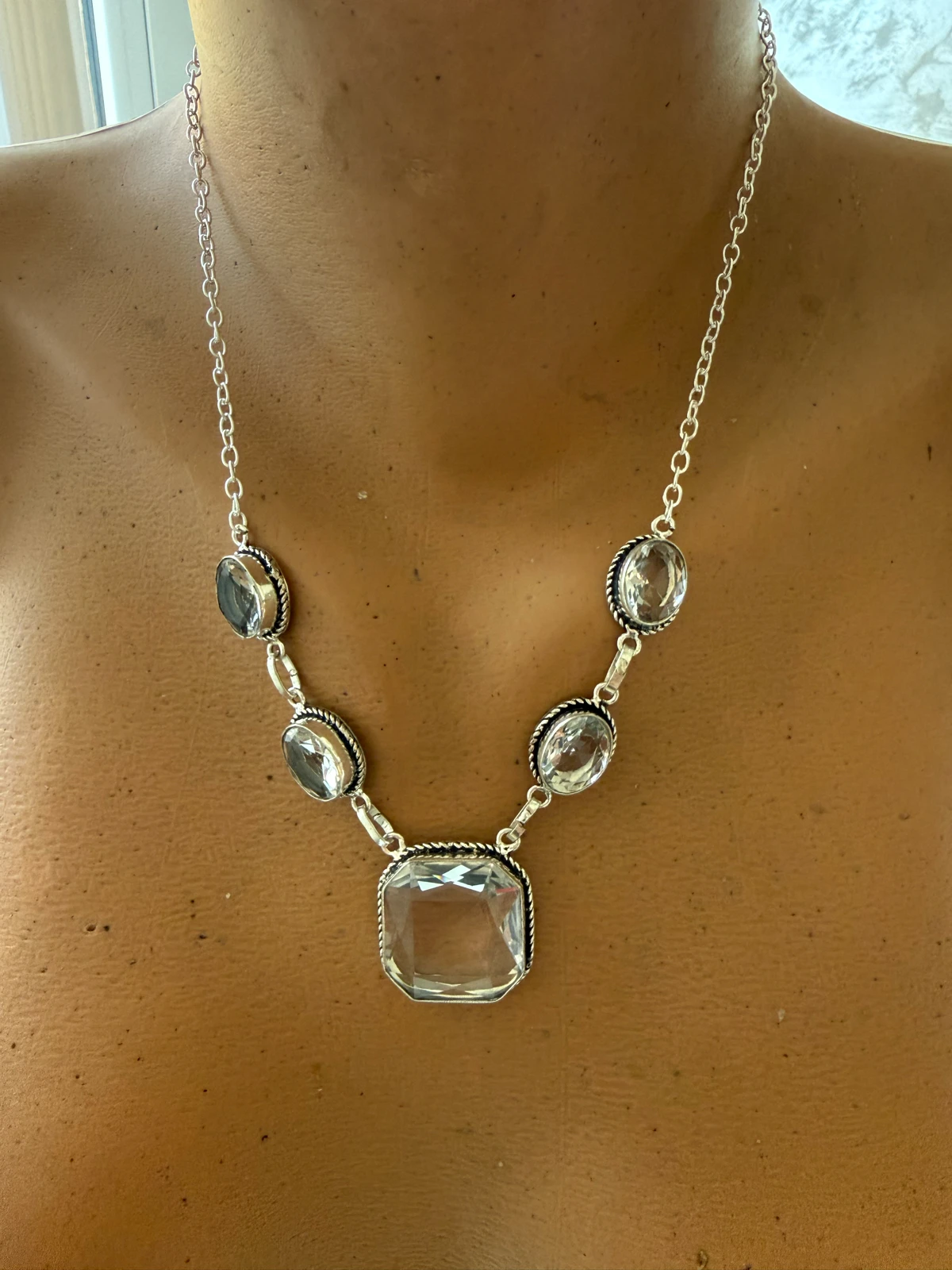 Ogrlica Beli topaz