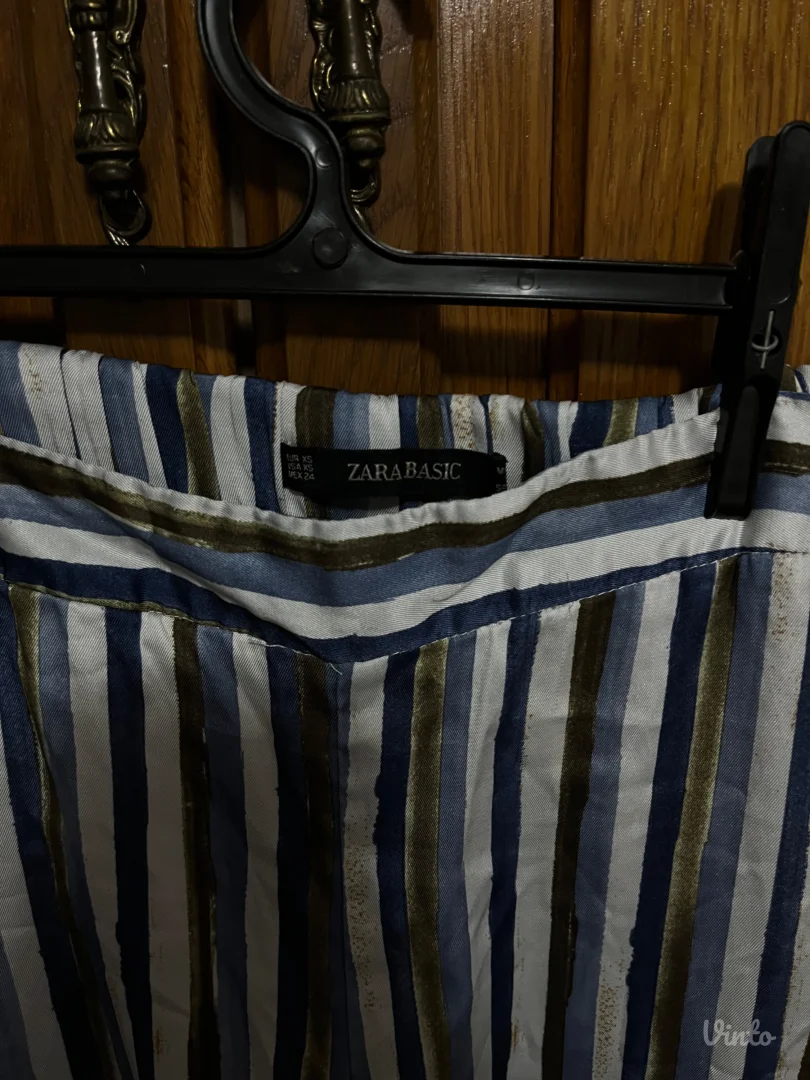 Komplet pantalone i košulja