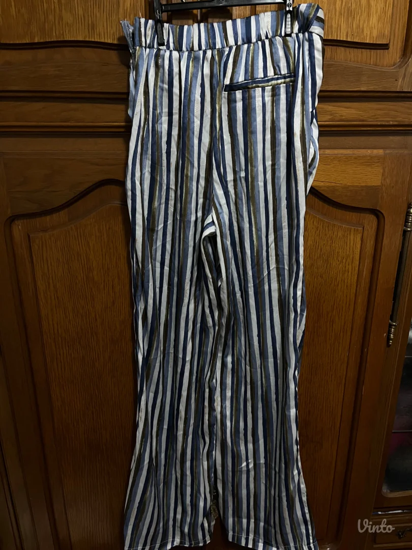 Komplet pantalone i košulja