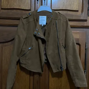 Jakna prevrnuta koža