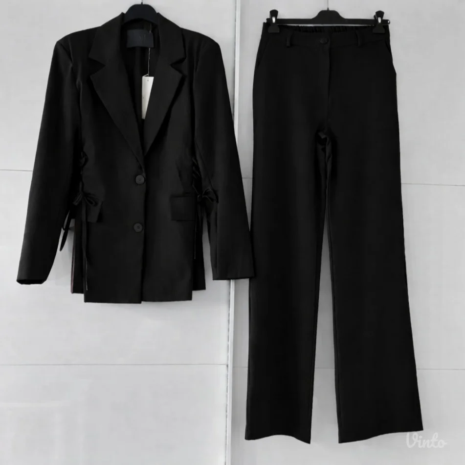 Komplet odelo novo uni