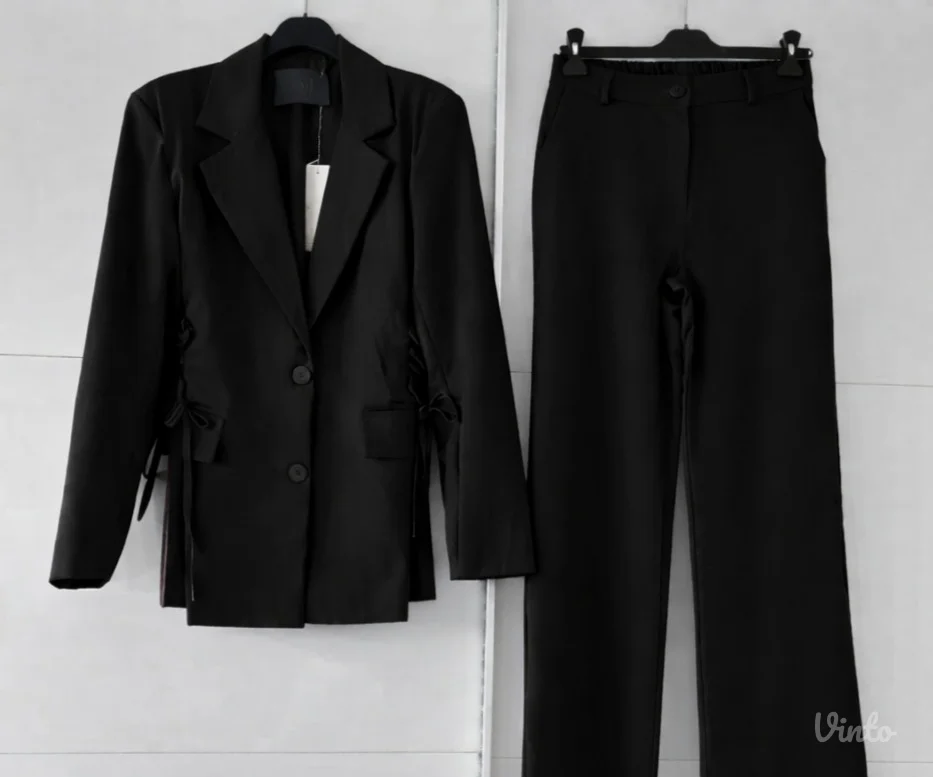 Komplet odelo novo uni