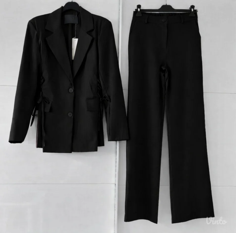 Komplet odelo novo uni