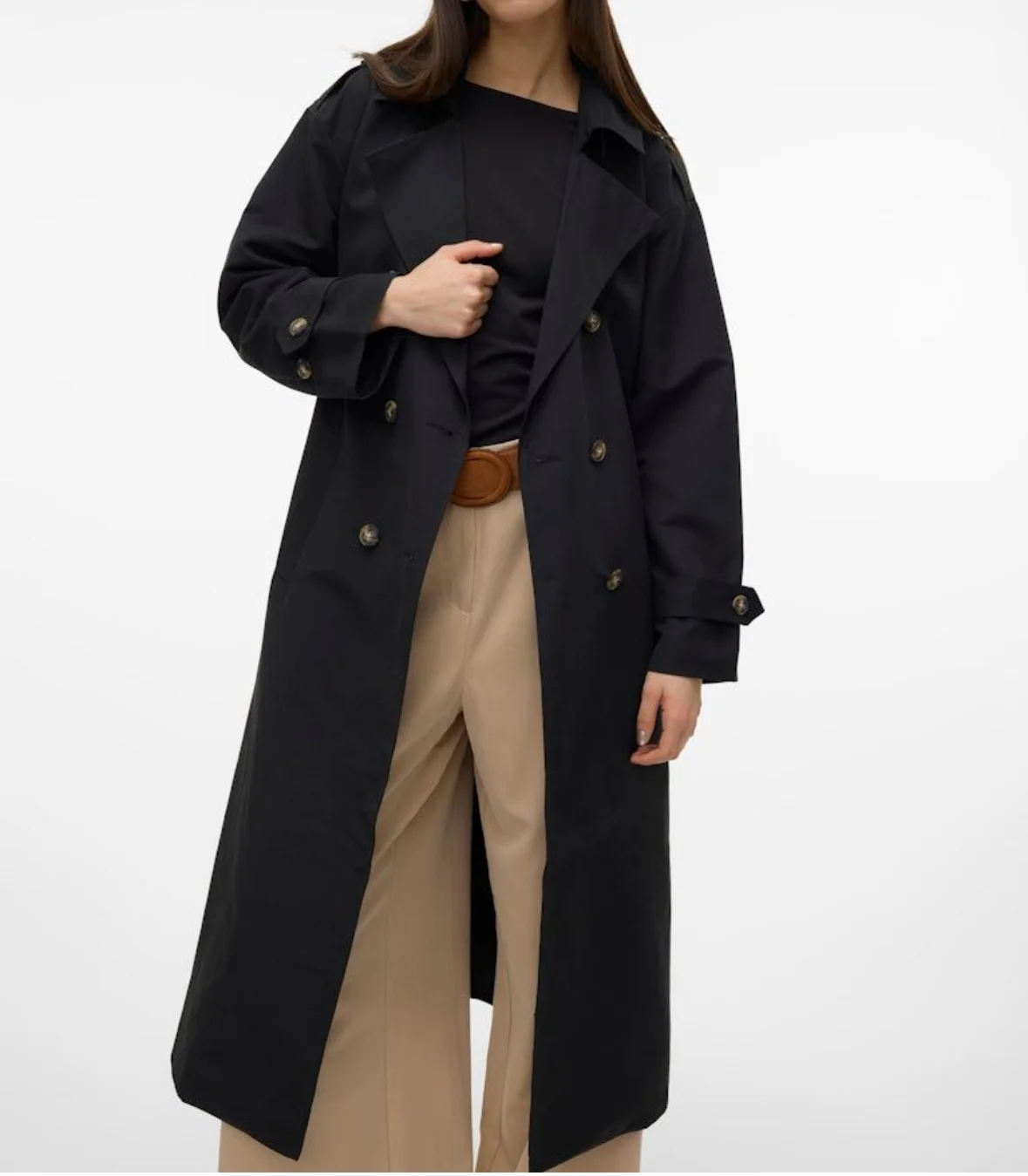 Vero Moda crni mantil sa etiketom